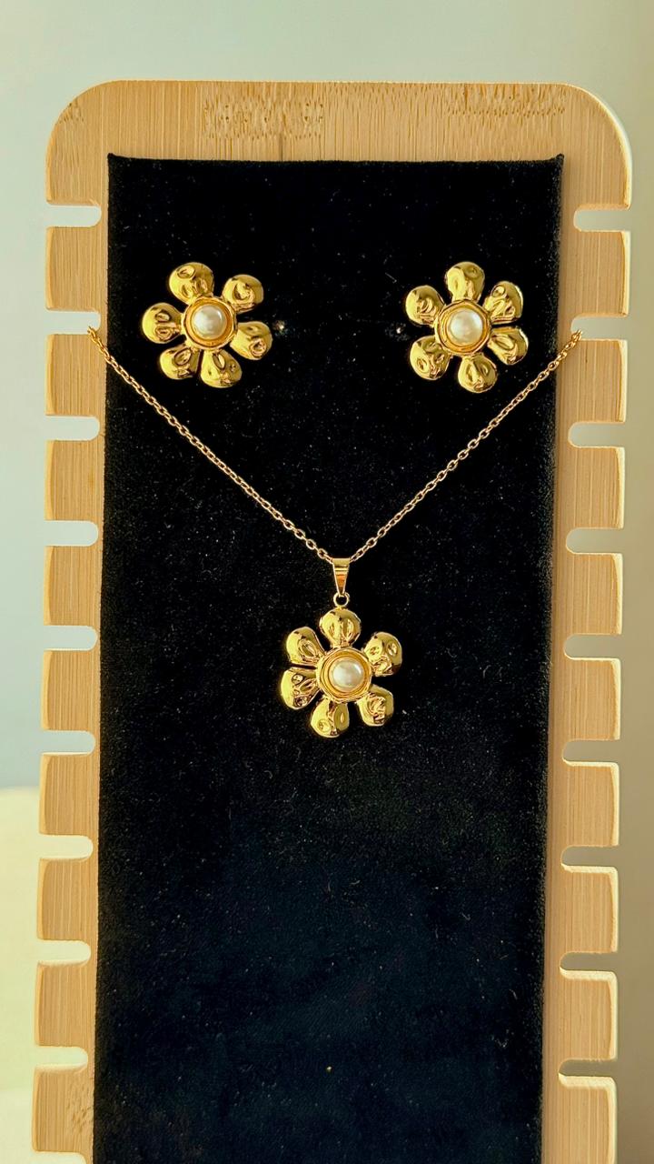 Golden Blossom Pearl Set